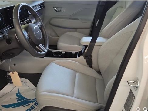 Used 2025 Hyundai Kona Limited AWD/4WD image 5