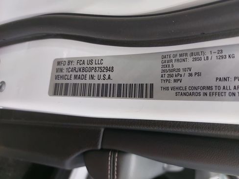 Used 2023 Jeep Grand Cherokee L Limited w/ Black Appearance Package image 36