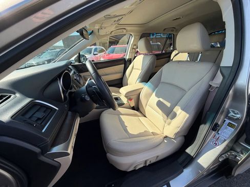Used 2018 Subaru Outback 2.5i Limited AWD/4WD image 11