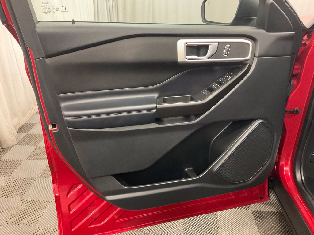 Used 2020 Ford Explorer XLT w/ Comfort Package AWD/4WD image 39