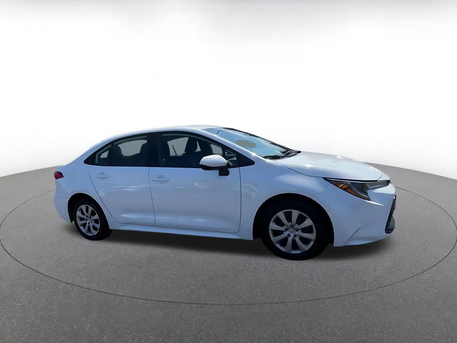Used 2025 Toyota Corolla LE FWD image 2