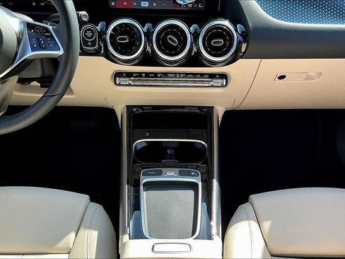 Certified 2025 Mercedes-Benz GLA 250 4MATIC image 24