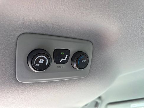 Used 2011 Toyota Sienna LE w/ Towing Pkg FWD image 20