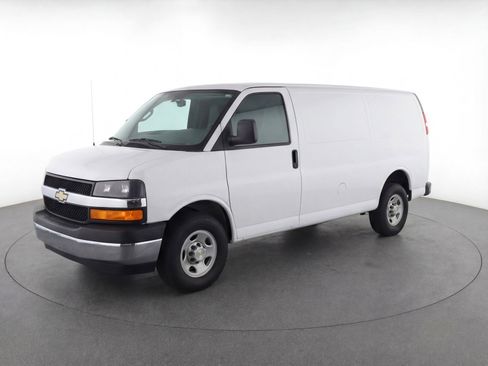Used 2025 Chevrolet Express 3500 LT w/ LT Preferred Equipment Group RWD image 3