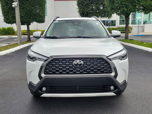 Used 2023 Toyota Corolla Cross XLE w/ Convenience Package FWD image 4