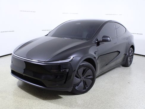 Used 2026 Tesla Model Y 2WD image 1