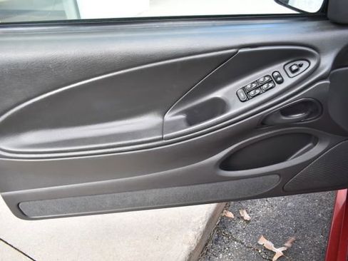 Used 2004 Ford Mustang Convertible image 18