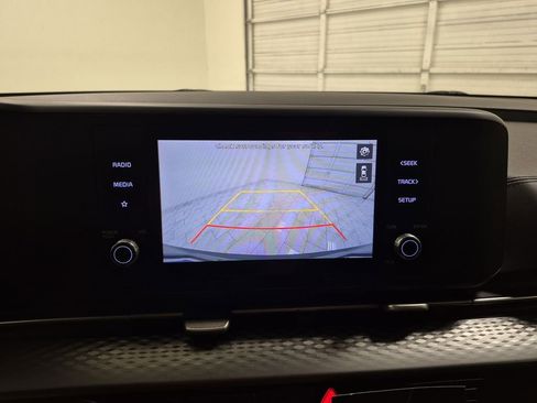 Used 2022 Kia Carnival LX image 15