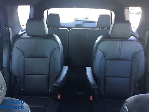 Used 2023 Chevrolet Traverse RS image 16