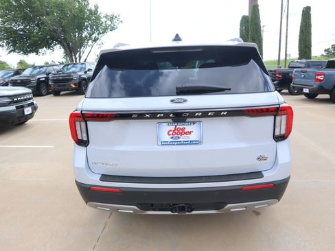 New 2026 Ford Explorer Active w/ Active Comfort Package RWD image 23