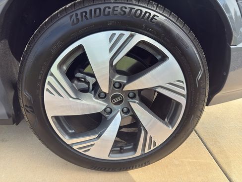 Used 2025 Audi Q6 e-tron Premium Plus image 19