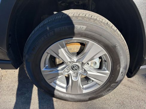 Used 2025 Toyota RAV4 XLE image 30