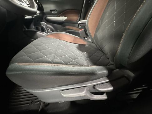 Used 2020 Nissan Kicks SR image 17