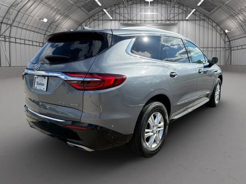 Used 2018 Buick Enclave Essence image 4