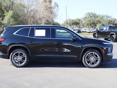 Used 2025 Buick Enclave Preferred w/ Power Package image 9
