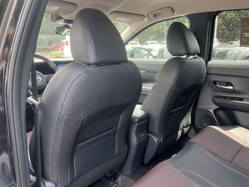 Used 2025 Nissan Kicks SR FWD image 17