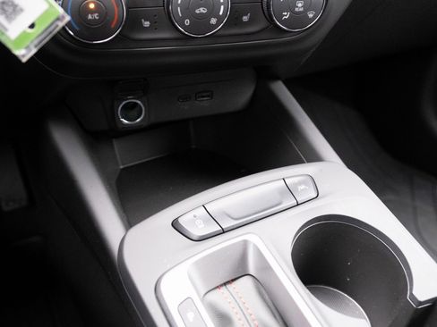 Used 2025 Chevrolet Trax RS image 5