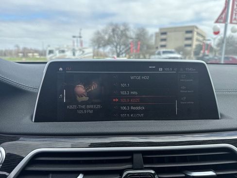 Used 2020 BMW 740i w/ Luxury Rear Seating Package image 26