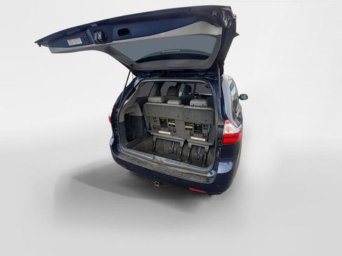Used 2018 Toyota Sienna XLE image 20