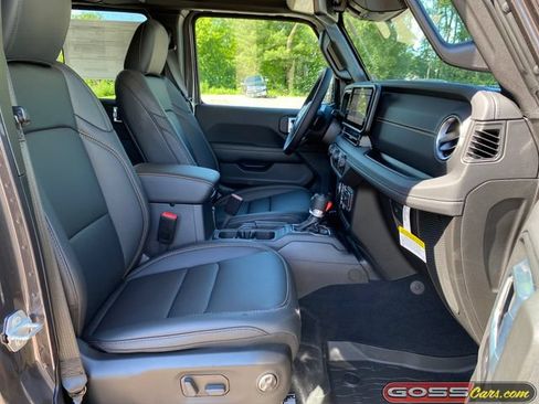 New 2026 Jeep Wrangler Unlimited Sahara AWD/4WD image 6