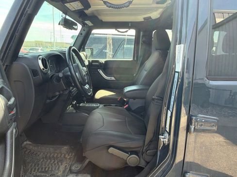 Used 2018 Jeep Wrangler Unlimited Sahara w/ Connectivity Group AWD/4WD image 17