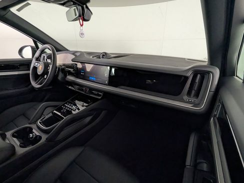 New 2026 Porsche Cayenne image 19