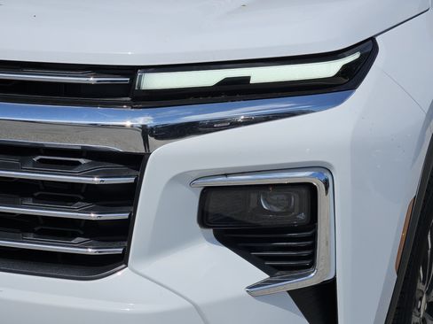 New 2026 Chevrolet Traverse LT w/ Sun and Wheel Package FWD image 5
