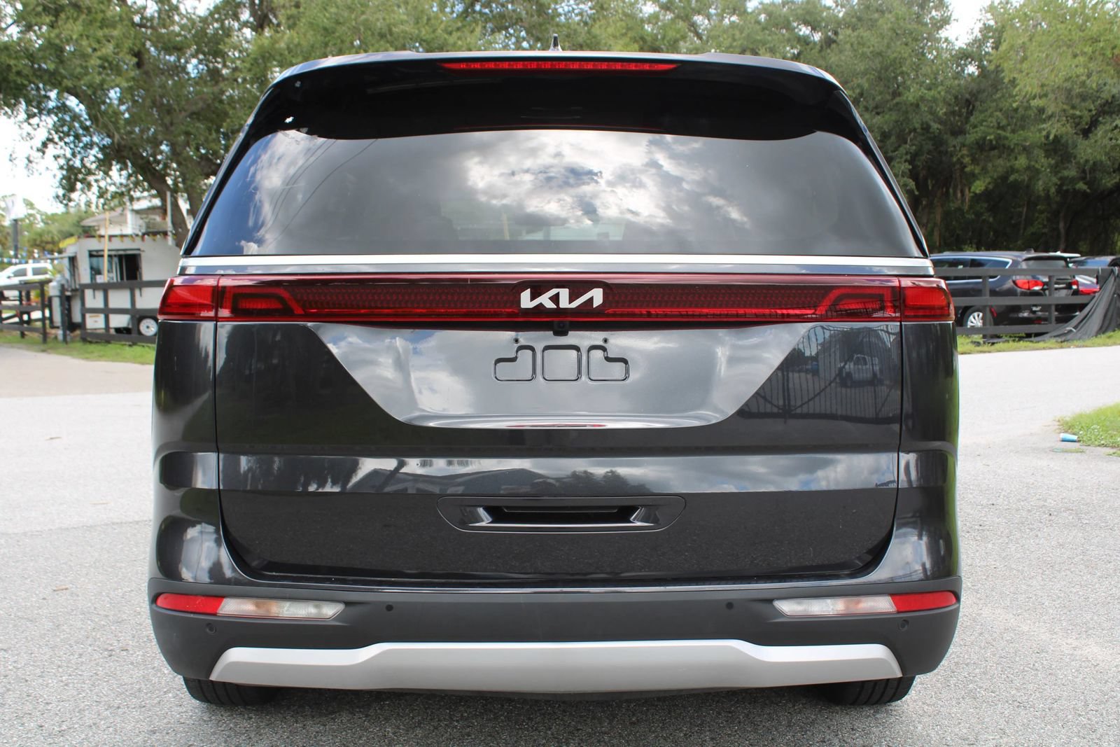 Used 2024 Kia Carnival LX FWD image 5