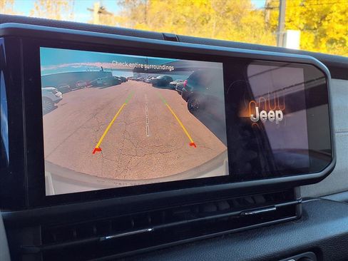 Used 2024 Jeep Wrangler Unlimited w/ Convenience Group image 7