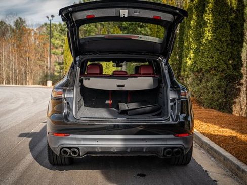 Used 2022 Porsche Cayenne Platinum Edition image 21