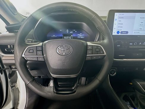 Certified 2025 Toyota Grand Highlander AWD image 15