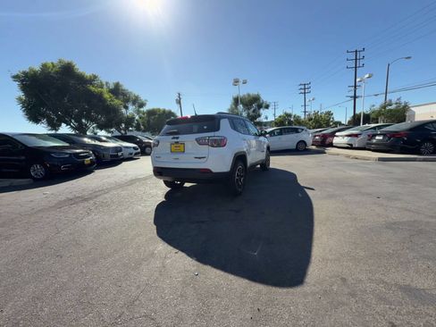 Used 2025 Jeep Compass Trailhawk AWD/4WD image 12
