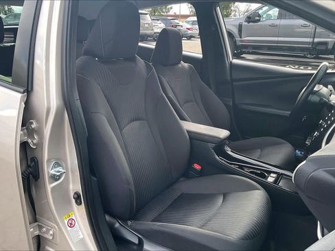 Used 2021 Toyota Prius Prime LE image 10