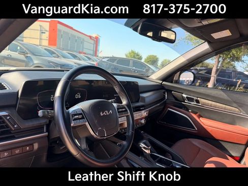 Used 2024 Kia Telluride EX w/ EX Captain's Chair Package FWD image 14