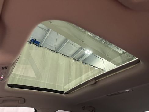 Used 2025 Volkswagen Jetta SE w/ Sunroof Package image 31