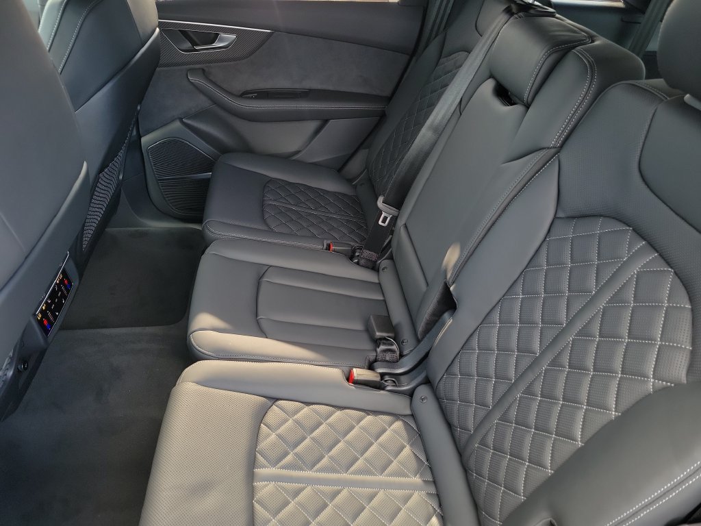 New 2026 Audi SQ7 Premium Plus AWD/4WD image 25