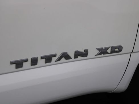 Used 2017 Nissan Titan SL RWD image 14