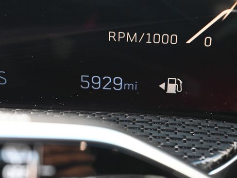 Used 2025 Cadillac Escalade V w/ LPO, ONYX Package image 24