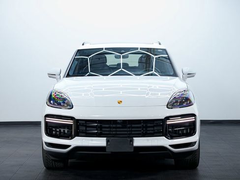 Used 2020 Porsche Cayenne Turbo S image 2