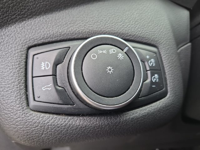 Used 2017 Ford Escape SE w/ SE Cold Weather Package FWD image 19