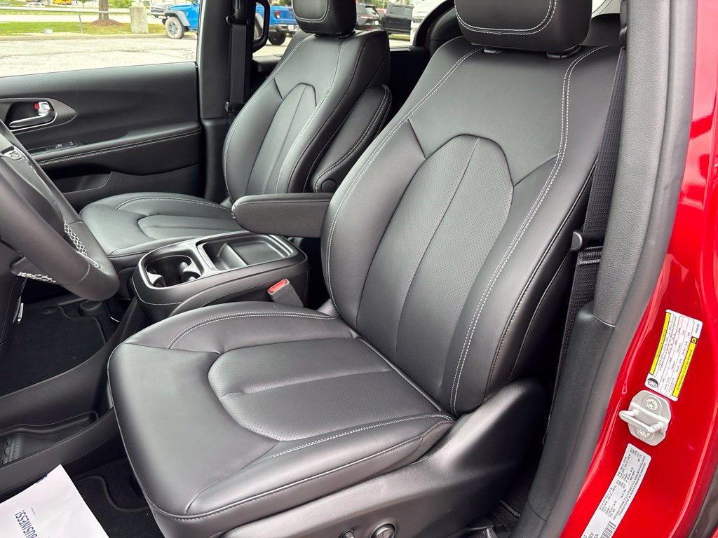 New 2027 Chrysler Pacifica Select FWD image 33