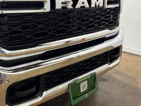 Used 2020 RAM 3500 Tradesman w/ Chrome Appearance Group image 63