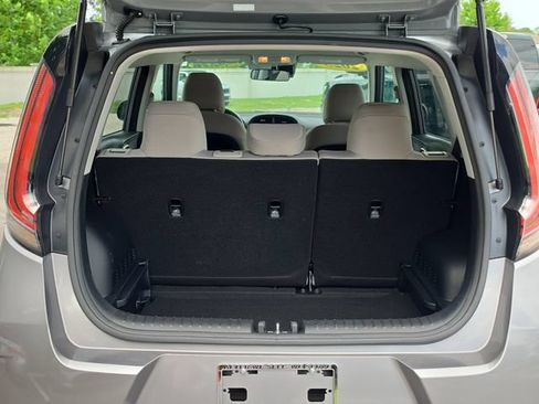 Certified 2025 Kia Soul LX w/ LX Technology Package FWD image 6