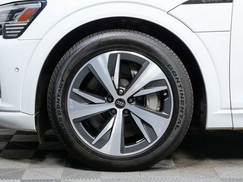 Used 2024 Audi Q8 e-tron Premium Plus image 37