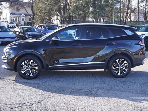 Used 2025 Kia Sportage EX image 18