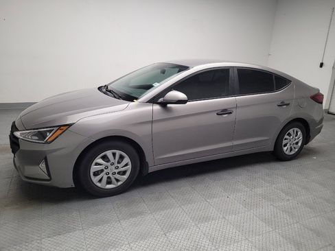 Used 2020 Hyundai Elantra SE FWD image 2
