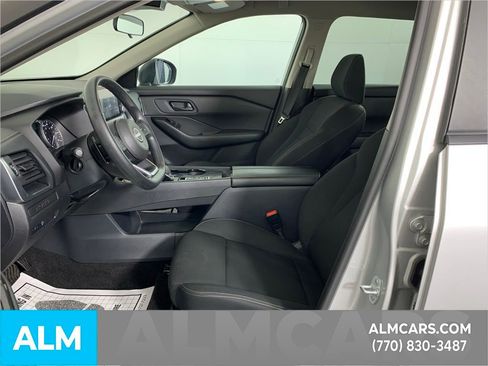 Used 2024 Nissan Rogue S image 8