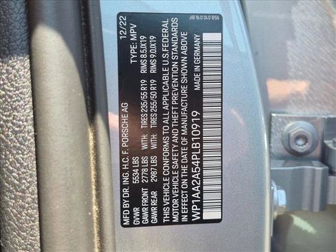 Used 2023 Porsche Macan AWD/4WD image 24