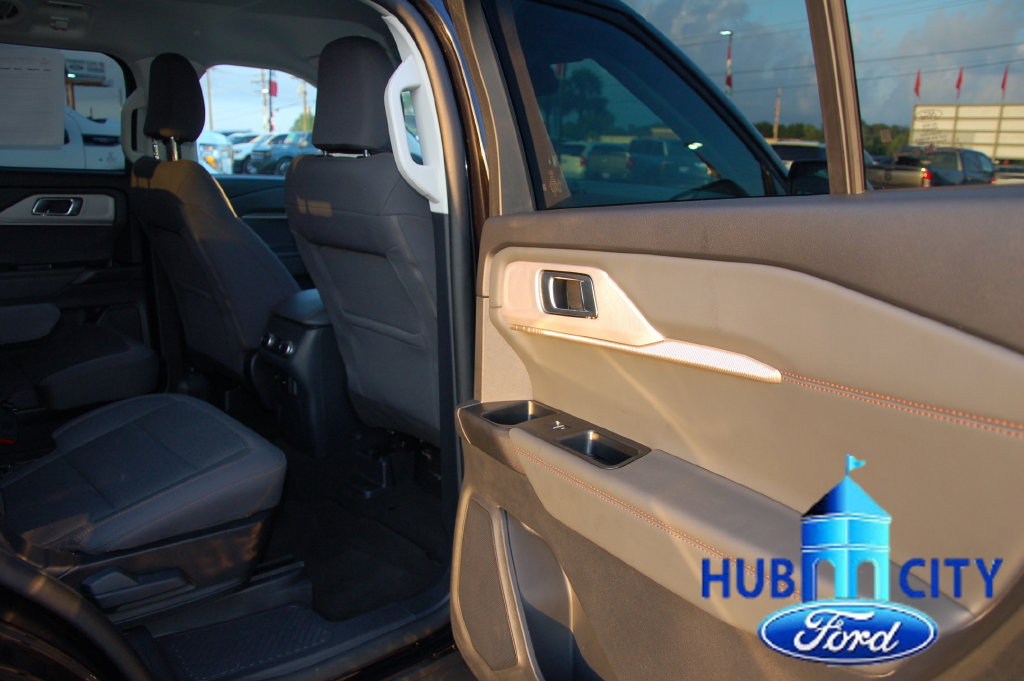 Used 2025 Ford Explorer Active RWD image 14