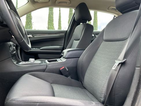 Used 2022 Chrysler 300 Touring RWD image 17